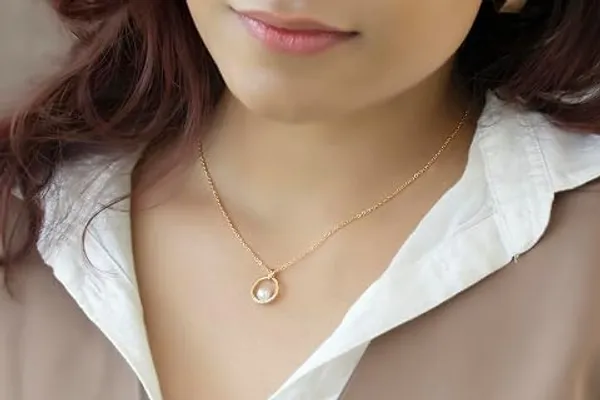 Gold_Tone_Pearl_Pendant_Necklace_For_Women