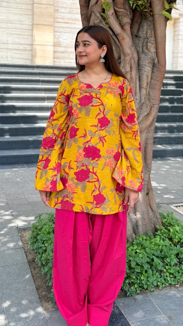 Mustard_Floral_Printed_Kurta_with_Coral_Farshi_Salwar_Suit_Set