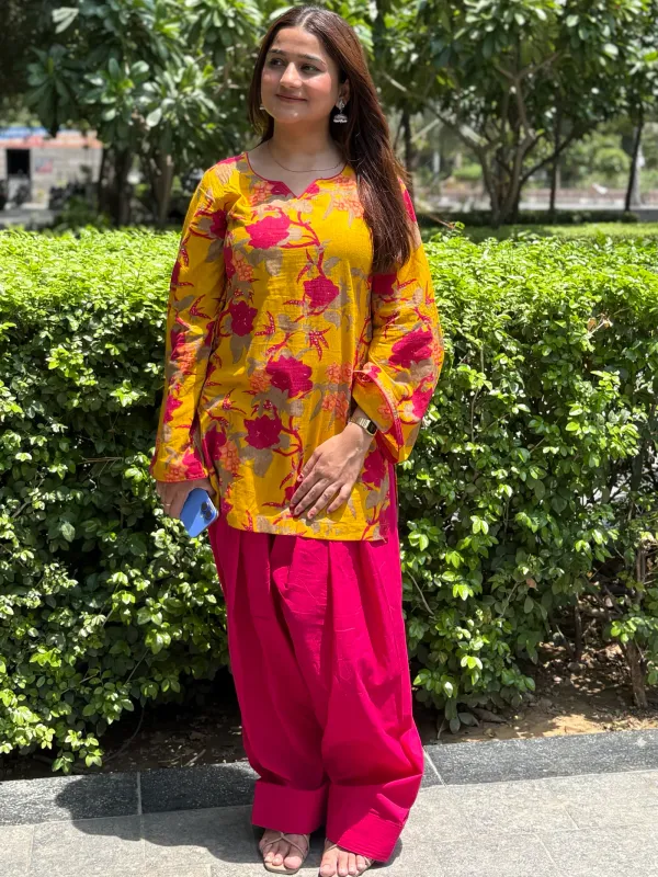 Mustard_Floral_Printed_Kurta_with_Coral_Farshi_Salwar_Suit_Set