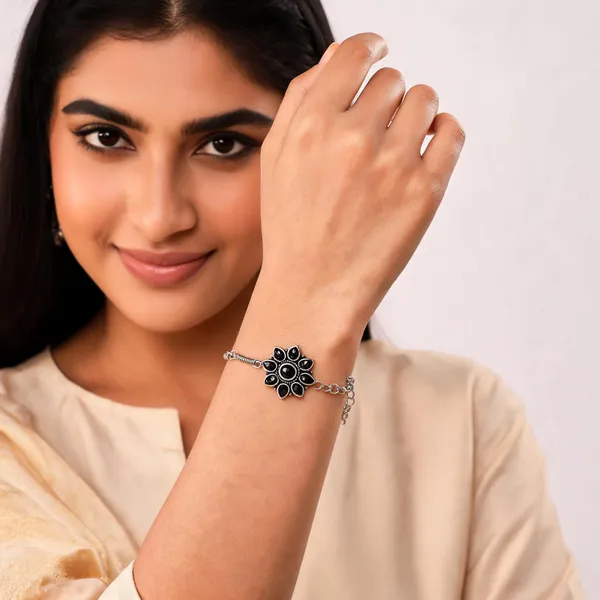 Silver_Metal_Bracelet_For_Women