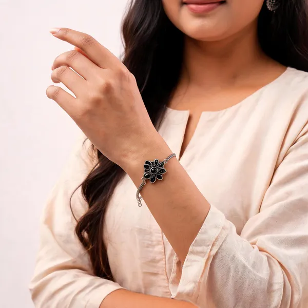 Silver_Metal_Bracelet_For_Women