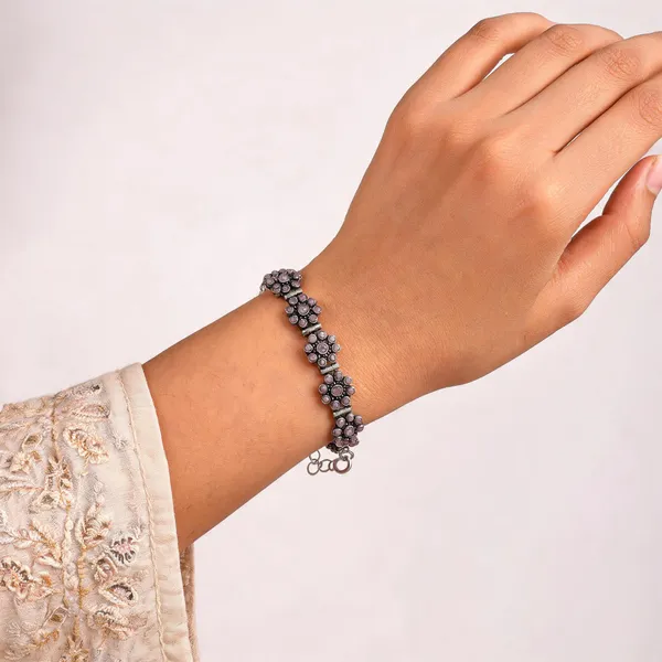 Silver_Metal_Bracelet_For_Women