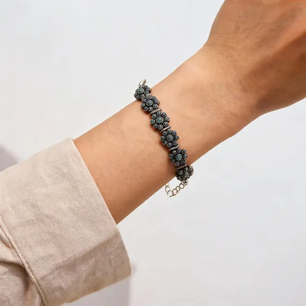 Silver_Metal_Bracelet_For_Women