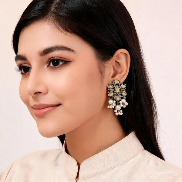 Yellow_Metal_Earring_For_Women
