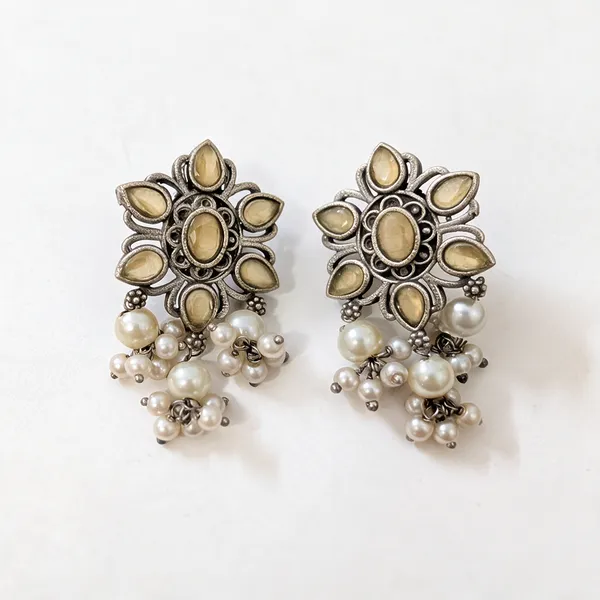 Yellow_Metal_Earring_For_Women