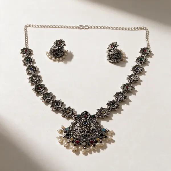 Silver_Metal_Necklace_Set_For_Women