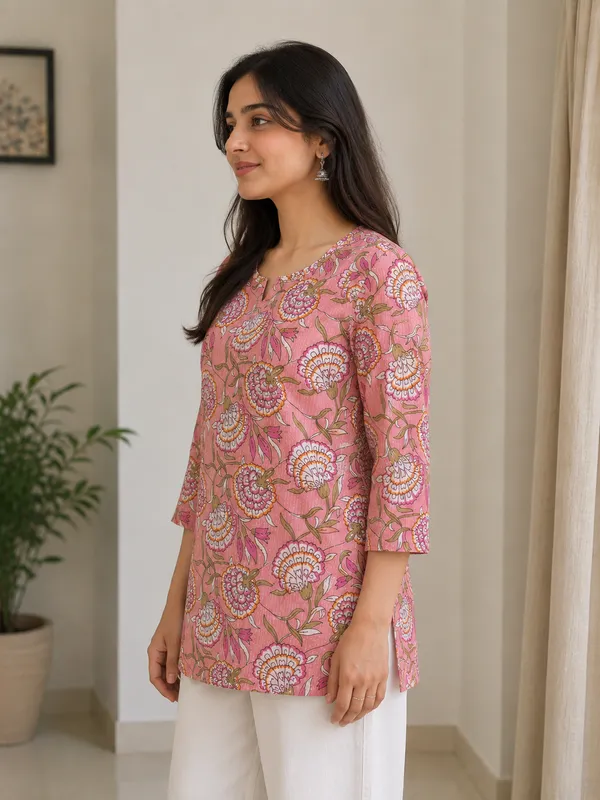 Pink_Cotton_Straight_Short_Floral_Print_Kurti_For_Women