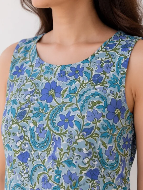 Blue_Cotton_Floral_Print_Sleeveless_Straight_Kurti_For_Women