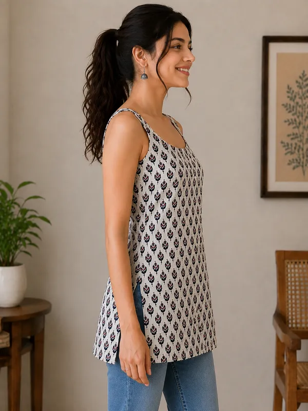White_Cotton_Straight_Sleeveless_Kurti_For_Women