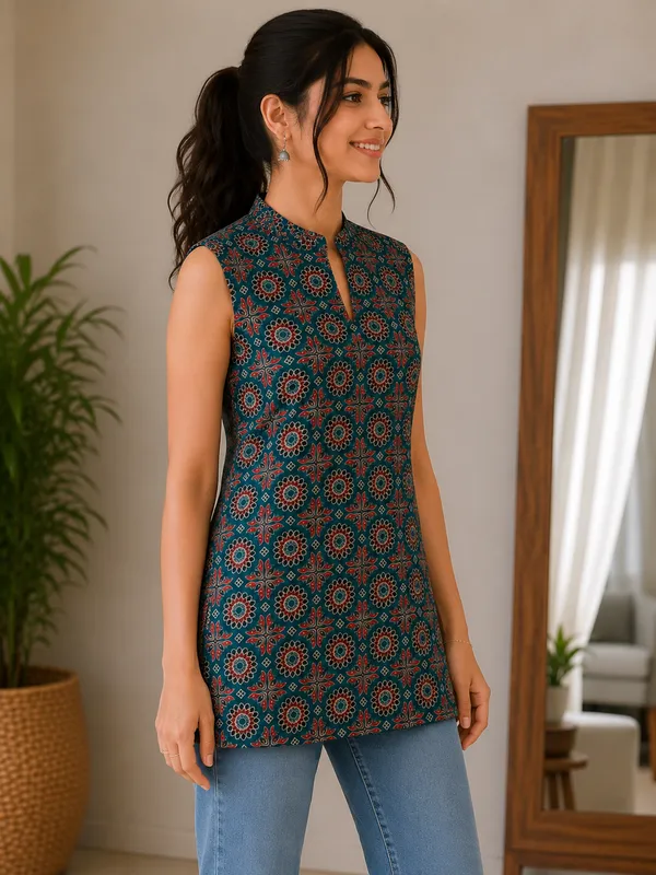 Teal_Cotton_Floral_Print_Sleeveless_Straight_Kurti_For_Women