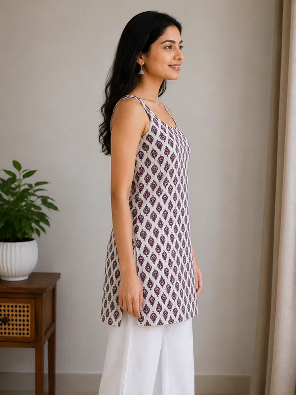 Voilet_Slveless_Short_Kurti_For_Women