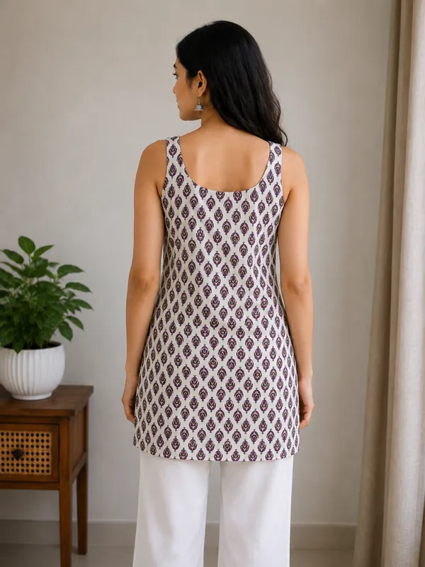 Voilet_Slveless_Short_Kurti_For_Women