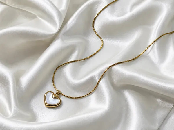 Gold_Tone_Stainless_Steel_Delicate_Heart_Pendant_Necklace_For_Women