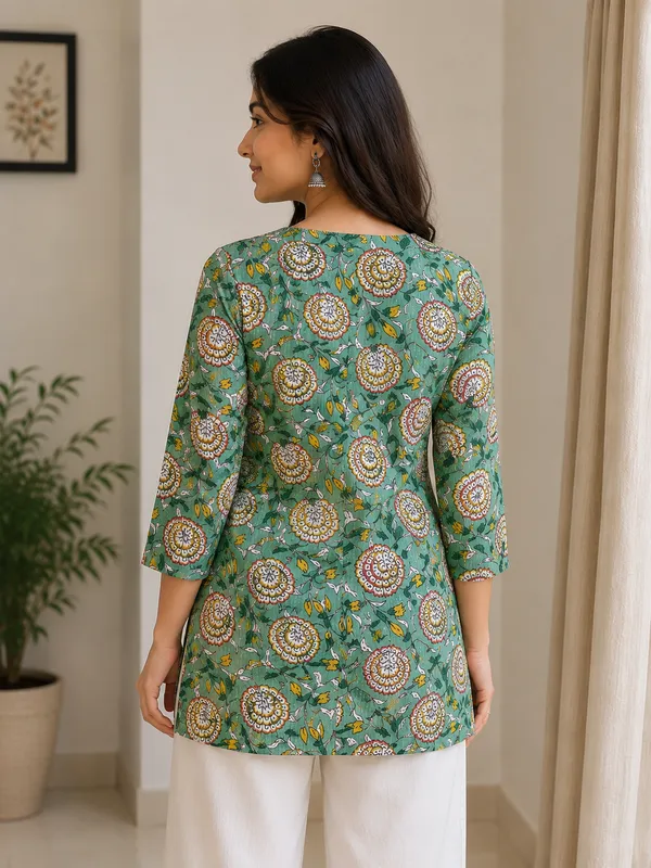 Green_Cotton_Floral_Print_Three_Quarter_Sleeve_Short_Straight_Kurti_For_Women