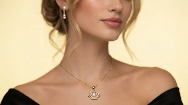 Gold_Alloy_Crown_Diamond_Pendant_For_Women