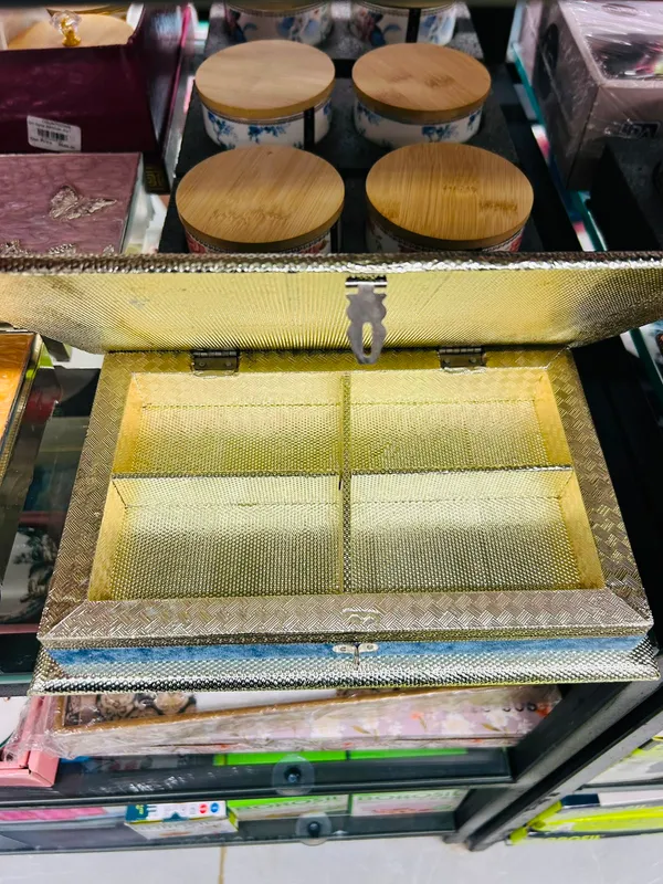 Metal_Ornate_Embossed_Compartment_Storage_Box