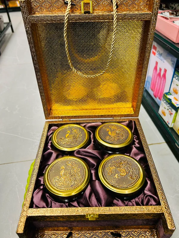 Gold_Tone_Embossed_Four_Jar_Gift_Set