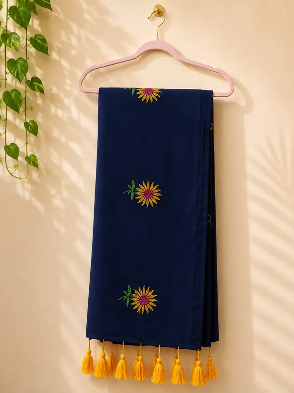 Navy_Mul_Cotton_Sunflower_Embroidered_Tassel_Saree_For_Women