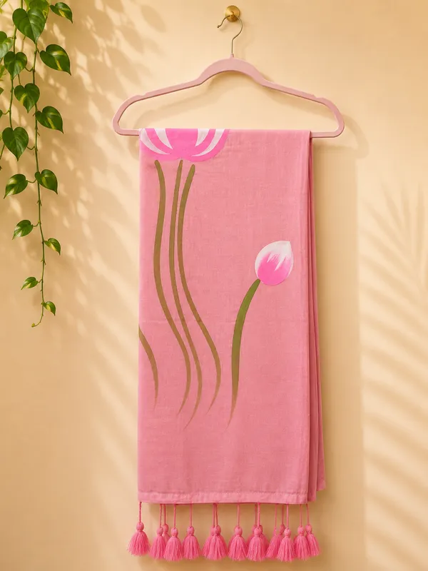 Pink_Mul_Cotton_Floral_Print_Tassel_Saree_For_Women