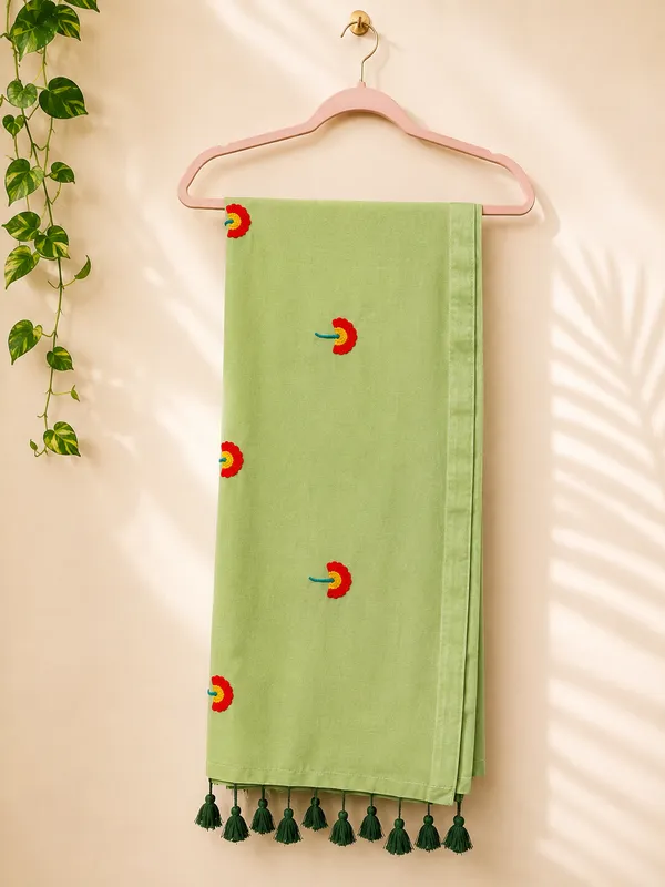 Light_Green_Mul_Cotton_Embroidered_Tassel_Saree_For_Women