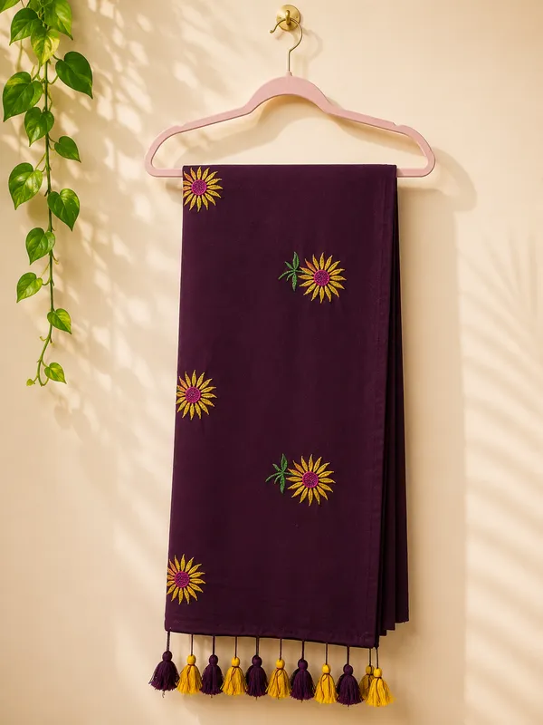 Purple_Mul_Cotton_Embroidered_Sunflower_Motif_Saree_For_Women