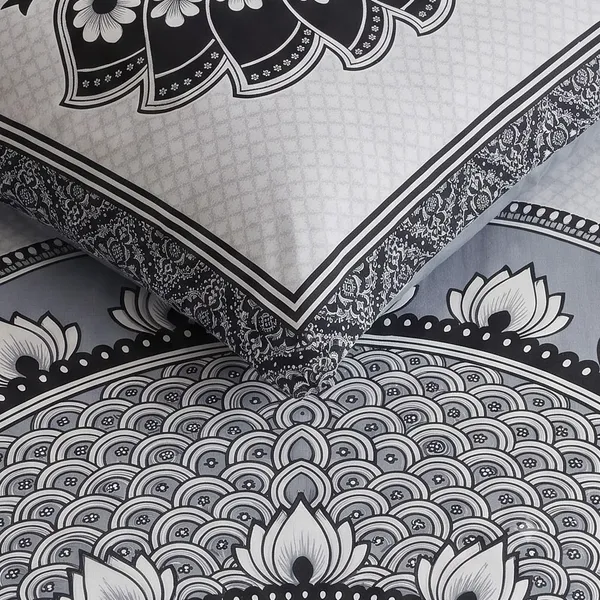 Elegant_Peacock_Mandala_Printed_Bedsheet