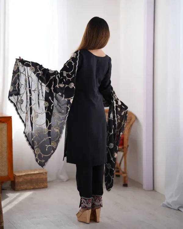 Women_S_Chinon_Silk_Sequence_And_Thread_Work_Straight_Kurti_With_Pant_And_Dupatta_Set