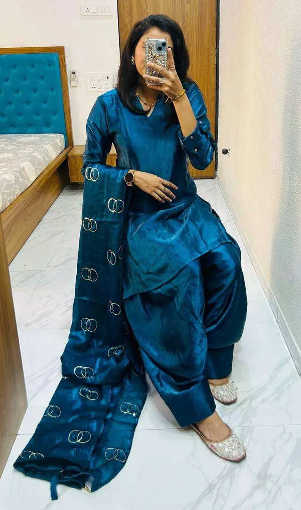 Women_S_Fendi_Silk_Solid_Muslim_Straight_Kurti_With_Pant_And_Dupatta_Set