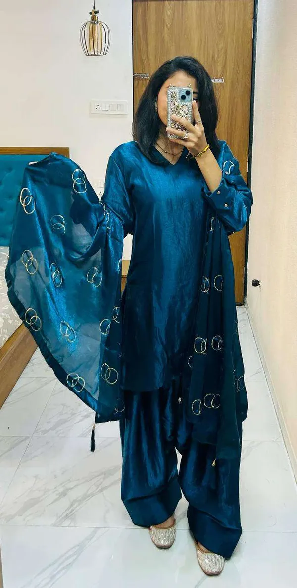 Women_S_Fendi_Silk_Solid_Muslim_Straight_Kurti_With_Pant_And_Dupatta_Set