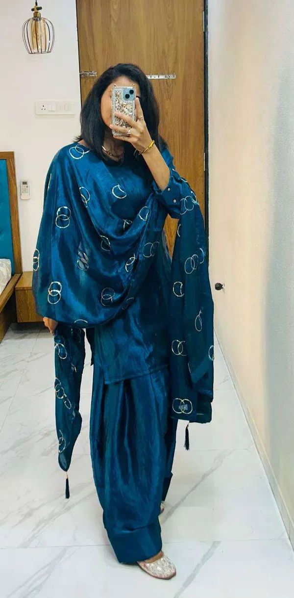 Women_S_Fendi_Silk_Solid_Muslim_Straight_Kurti_With_Pant_And_Dupatta_Set