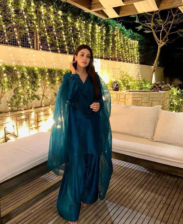 Women_S_Fendi_Silk_Solid_Muslim_Straight_Kurti_With_Pant_And_Dupatta_Set