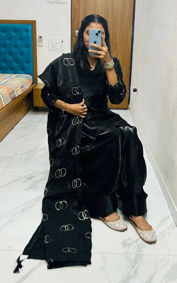 Women_S_Fendi_Silk_Solid_Muslim_Straight_Kurti_With_Pant_And_Dupatta_Set
