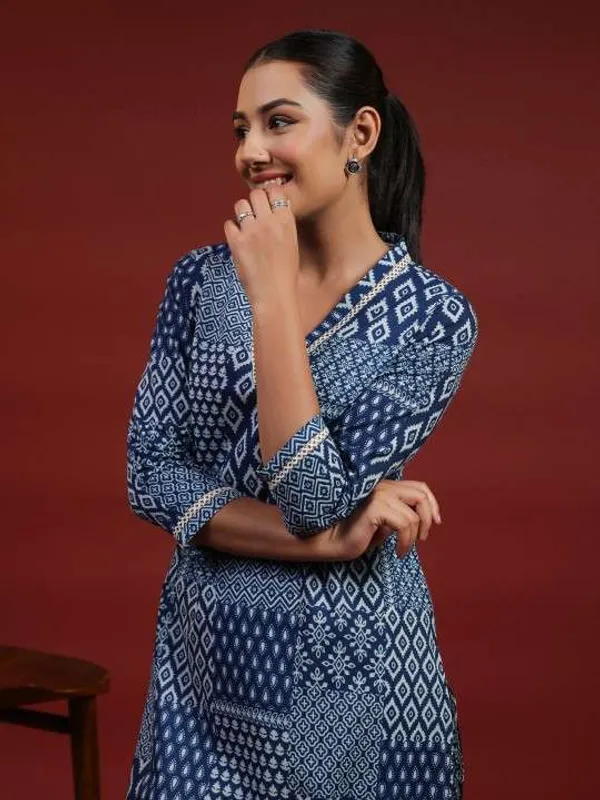 Women_S_Rayon_Printed_Straight_Kurti_With_Pant_Set