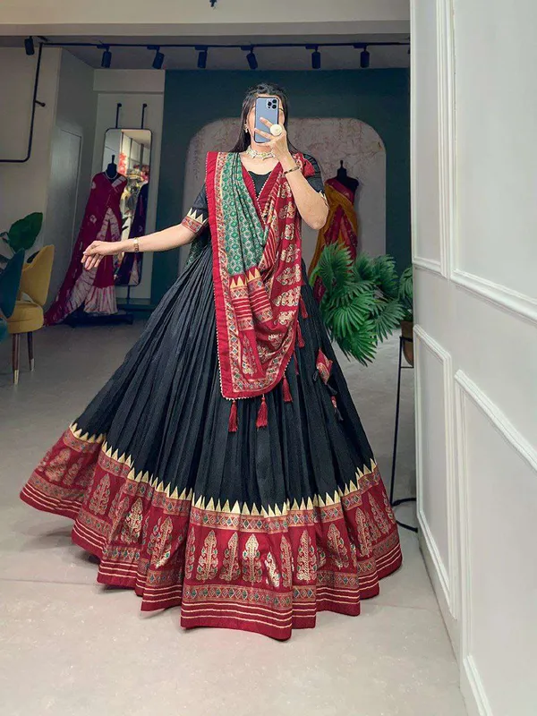 Women_S_Stitched_Ethnic_Lehenga_Choli_With_Zari_Border_And_Contrast_Dupatta