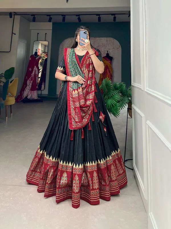 Women_S_Stitched_Ethnic_Lehenga_Choli_With_Zari_Border_And_Contrast_Dupatta