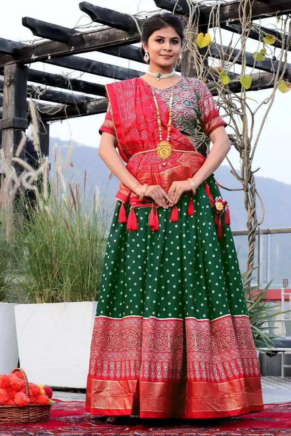 Women_S_Traditional_Bandhani_Ghagra_Choli_With_Dupatta_Navratri_Festive_Wear