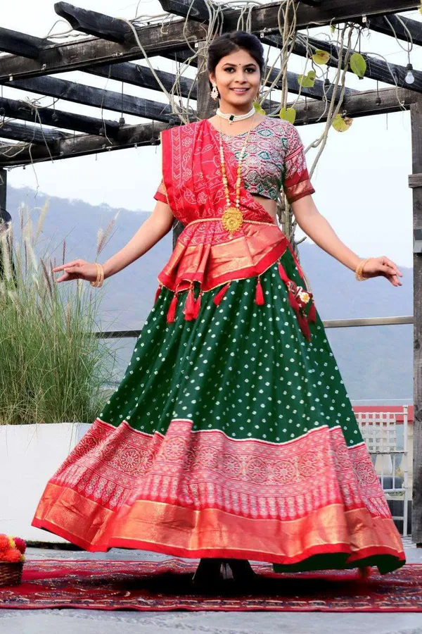Women_S_Traditional_Bandhani_Ghagra_Choli_With_Dupatta_Navratri_Festive_Wear
