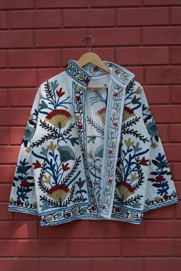 Womens_White_Velvet_Embroidered_Jacket_With_Floral_Design