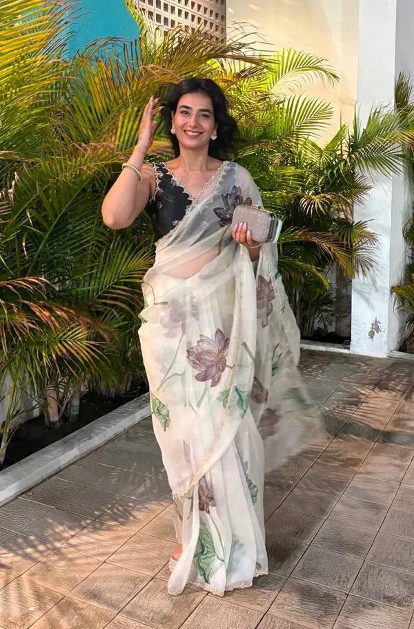 Women_S_Exquisite_Lavender_White_Organza_Saree_With_Hand_Painted_Lotus_Floral_Motifs_Gold_Embellished_Border_Complete_With_Matching_Printed_Blouse_For_Festive_Special_Occasions