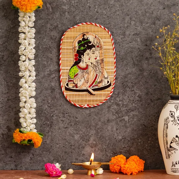 Oval_Shaped_Design_Bamboo_Hand_Crafted_Wall_Hangings_Of_Shiv_Sakti_For_Home_Decor