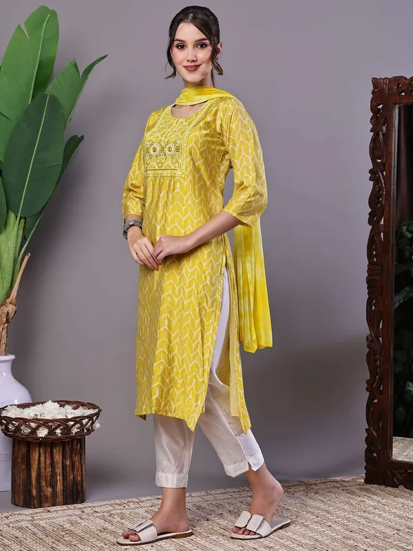 Women_S_Mustard_Yellow_Chevron_Print_Chanderi_Kurta_Set_With_Mirror_Work_Suit_Sets