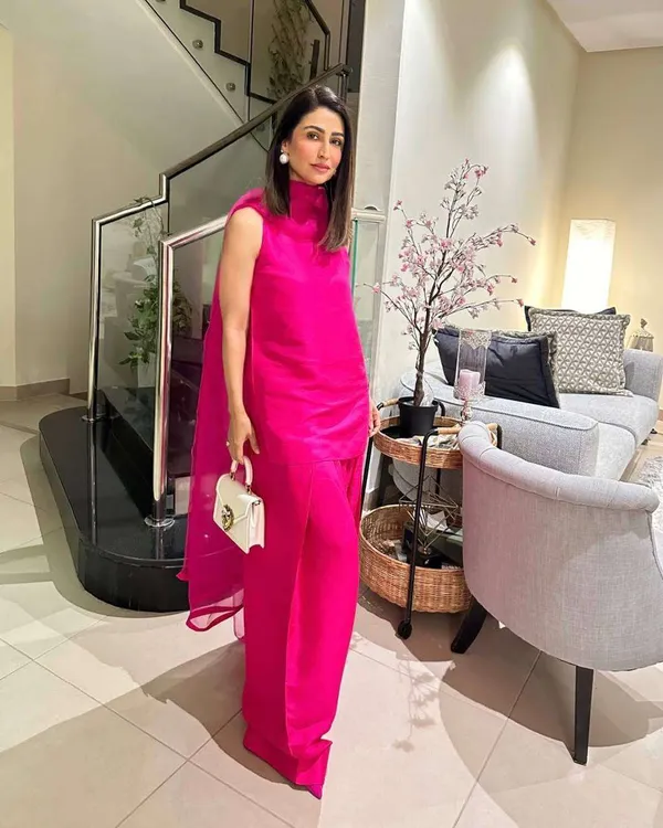 Women_S_Fendi_Silk_Solid_Semi_Stitched_Sleeveless_Kurti_With_Salwar_And_Dupatta_Set