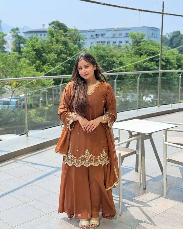 Women_S_Georgette_Sequence_Moti_Work_Straight_Kurti_With_Salwar_And_Dupatta_Set