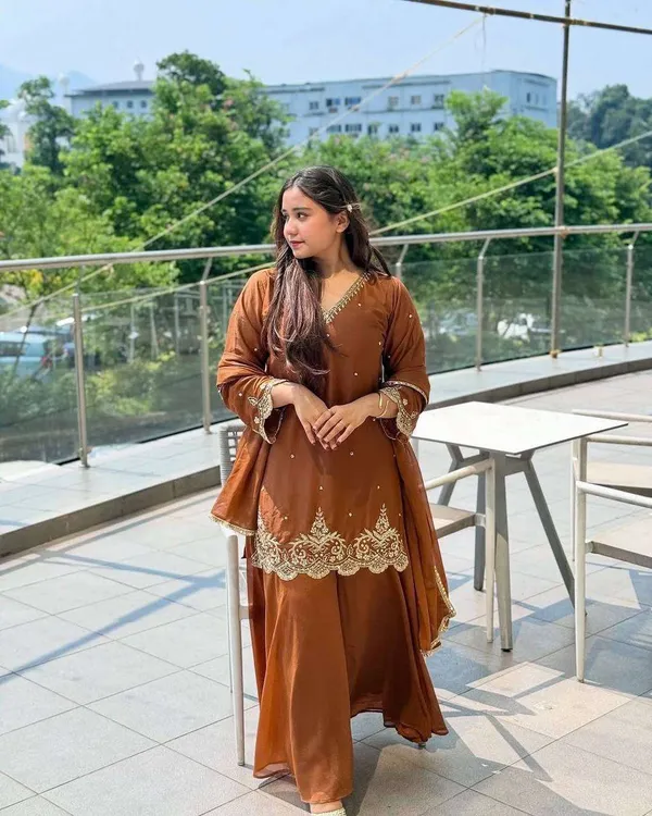 Women_S_Georgette_Sequence_Moti_Work_Straight_Kurti_With_Salwar_And_Dupatta_Set