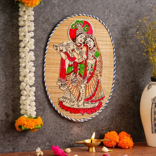 Oval_Shaped_Design_Bamboo_Hand_Crafted_Wall_Hangings_Of_Krishna_Ji_With_Radha_Ji_For_Home_Decor_Bamboo_Art_For_Wall_Decor