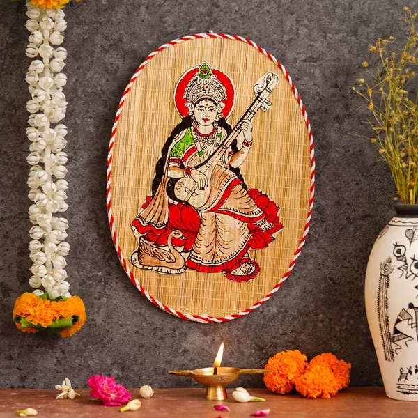 Oval_Shaped_Design_Bamboo_Hand_Crafted_Wall_Hangings_Of_Godess_Sarwasti_Ji_For_Home_Decor