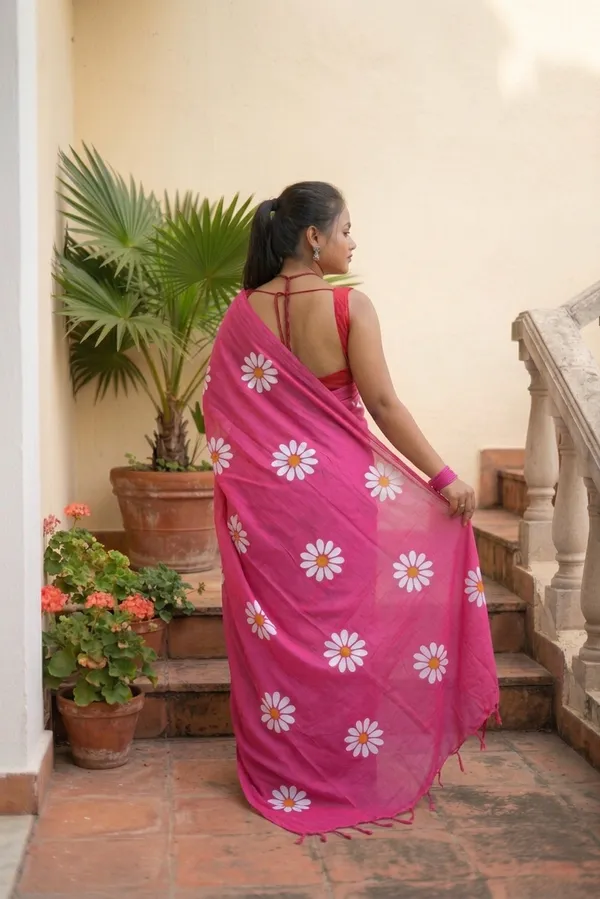 Pink_Floral_Print_Saree_For_Women