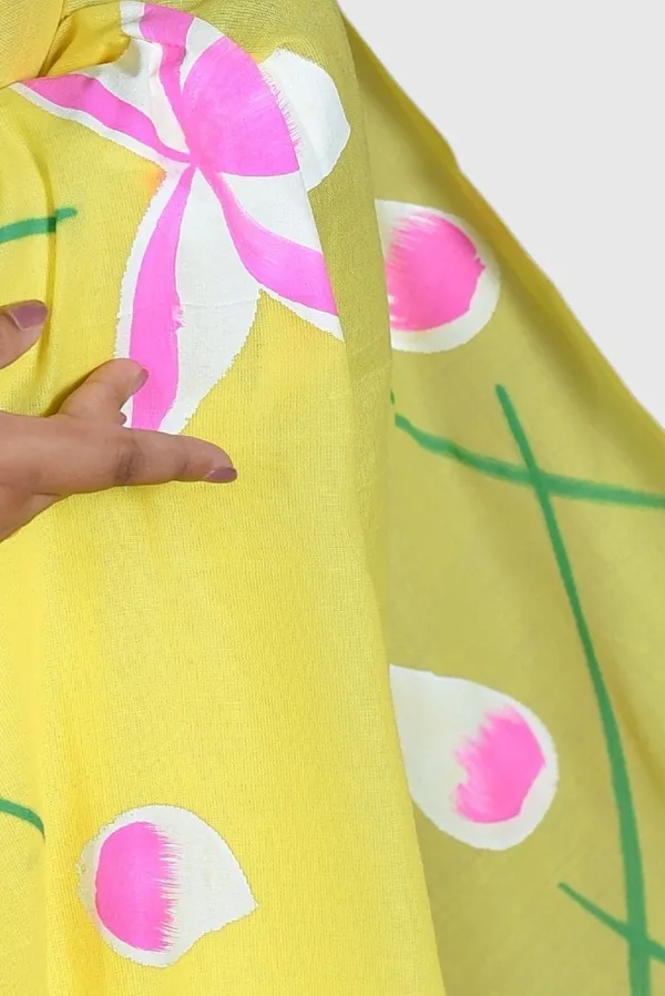 Yellow_Floral_Print_Saree_For_Women