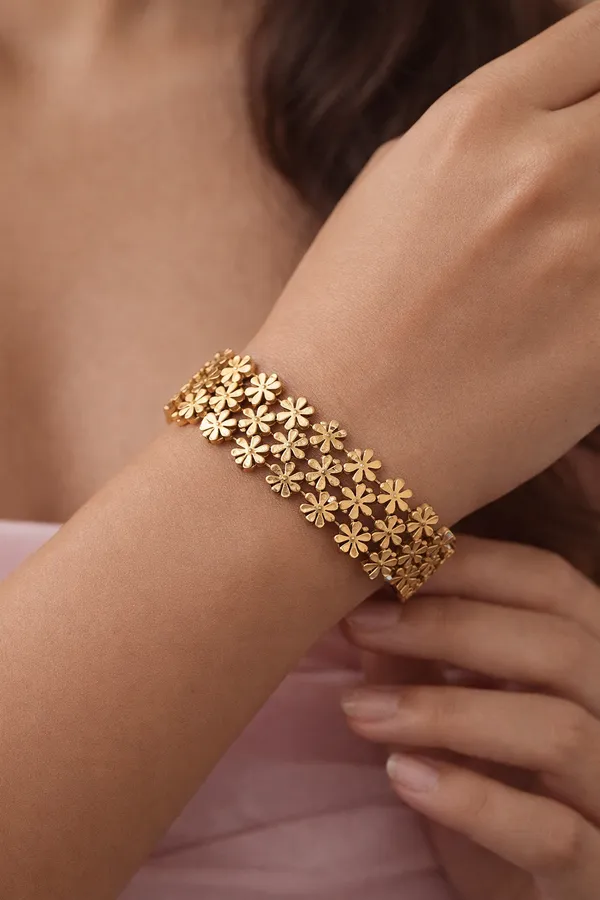 Gold_Floral_Daisy_Patterned_Kada_Bracelet