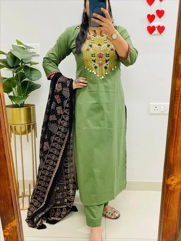 Light_Green_Cotton_Kurta_Pant_Set_With_Floral_Printed_Dupatta_For_Women